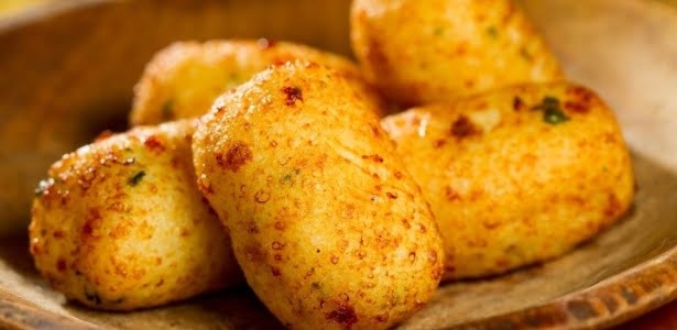 Confira a receita de bolinho de arroz com queijo