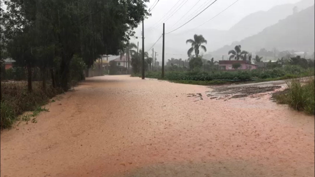 Tromba d`água em Salinas