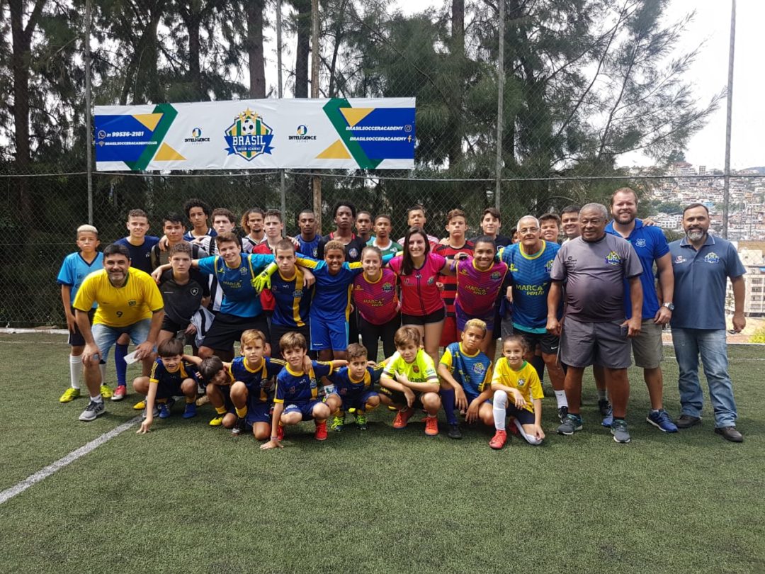 Jairzinho realiza clínica de futebol em Nova Friburgo