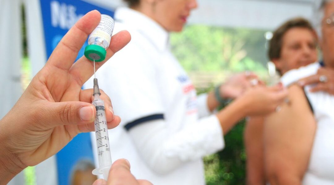 Vacinação contra gripe e Covid será retomada em Friburgo a partir de quarta