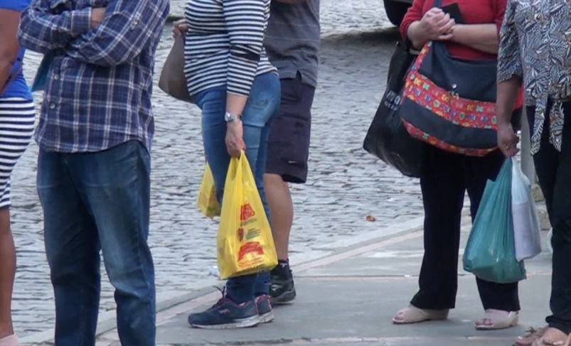 Lei que proíbe sacolas plástica já está em vigor