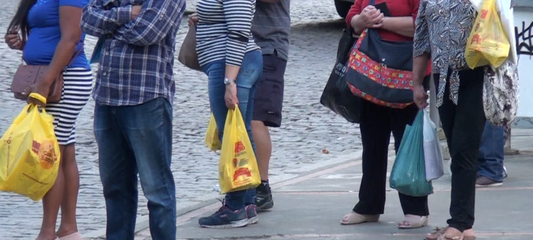 Lei que proíbe sacolas plástica já está em vigor