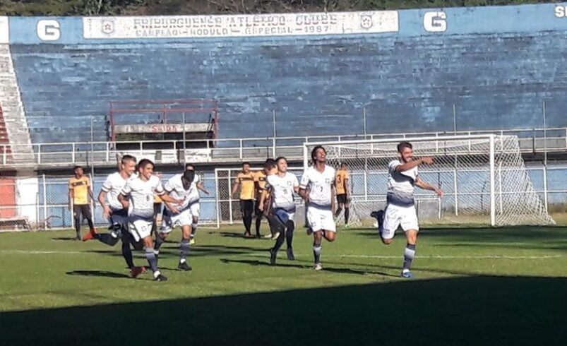 Friburguense vence e se mantém na disputa por vaga na semifinal