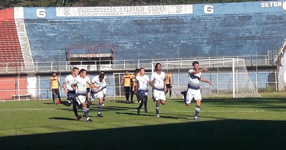 Friburguense vence e se mantém na disputa por vaga na semifinal
