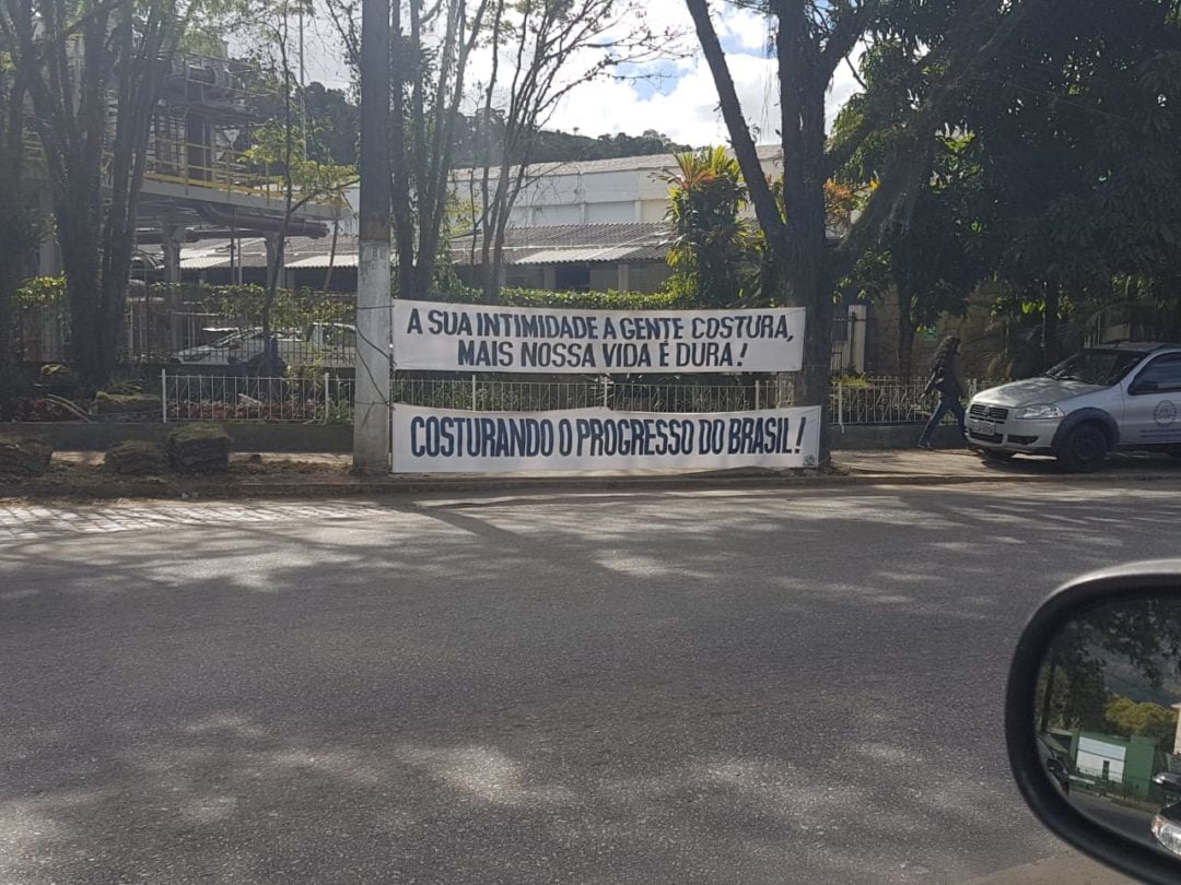 Sindicato do Vestuário faz movimentação em frente ao Country durante a FEVEST
