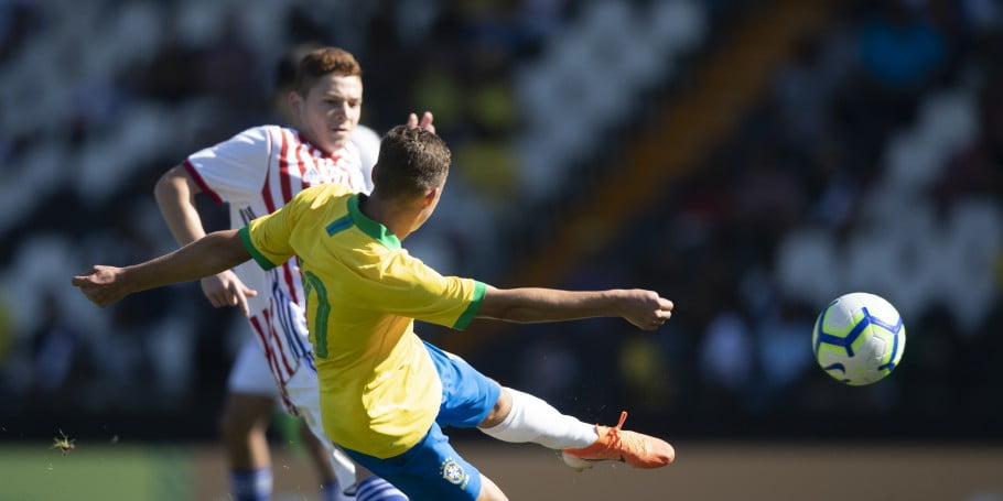 Camisa 10: Arthur Wenderrosky se destaca no futebol e joga pela seleção sub-15
