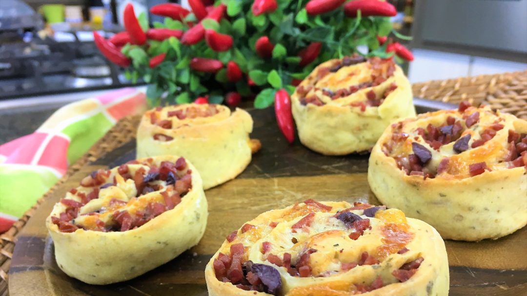 Para uma sexta-feira, pãozinho recheado é a receita ideal