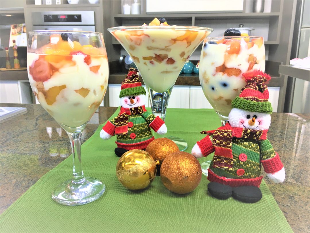 Pavê já é gostoso. Com um toque de frutas fica melhor ainda!
