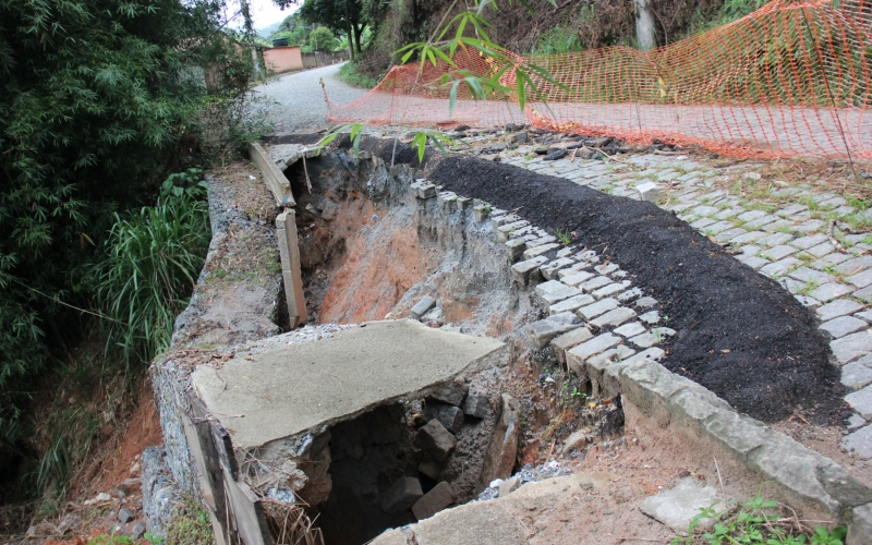Prefeitura inicia reparos no distrito de Amparo