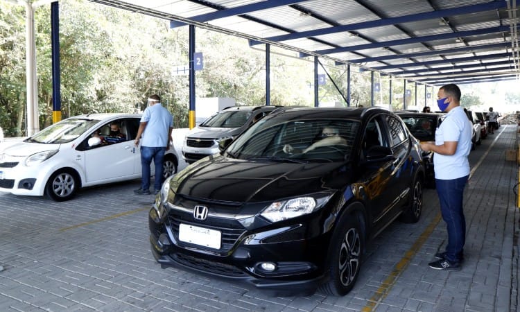 Detran volta a realizar serviços de veículos em modelo drive thru