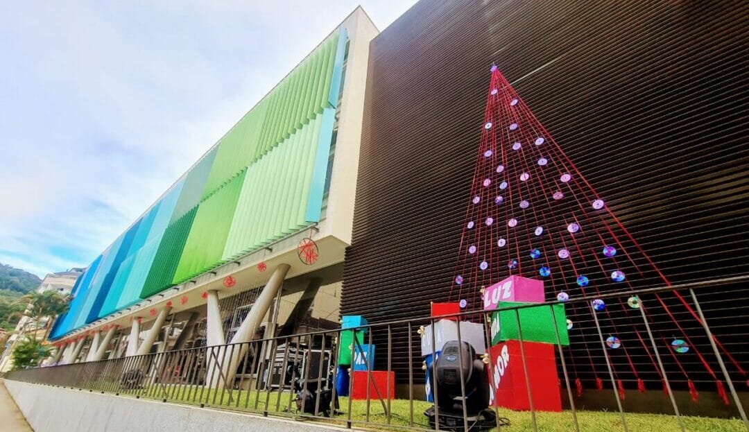 Natal Luz: Colégio friburguense cria campanha de doação e envolvimento com a magia da data
