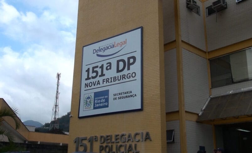 Professor é detido após divulgação de conteúdo pornográfico de adolescentes