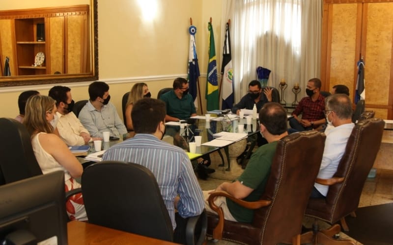 Governo municipal se reúne com responsáveis pelo transporte público na cidade