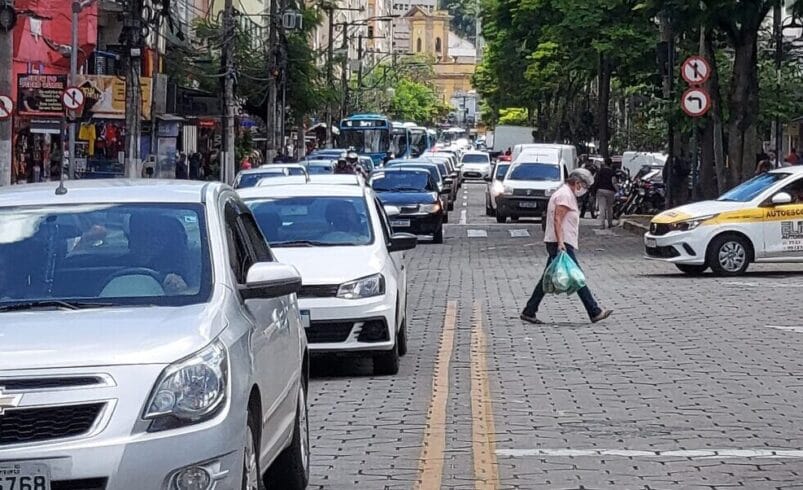 Motoristas de aplicativo se manifestam por direitos e reivindicam melhorias