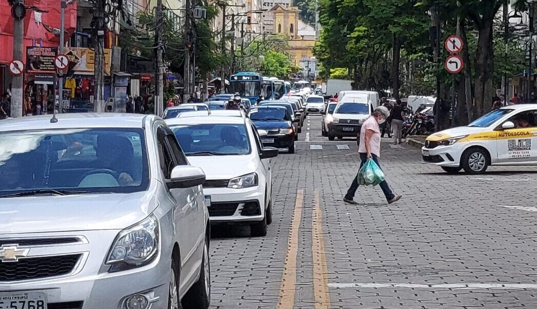 Motoristas de aplicativo se manifestam por direitos e reivindicam melhorias