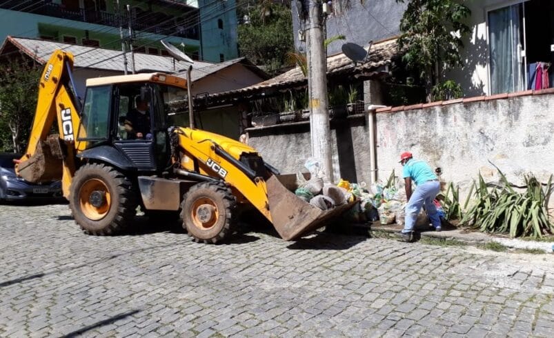 Prefeitura de Nova Friburgo realiza limpeza de bueiros e ruas da cidade