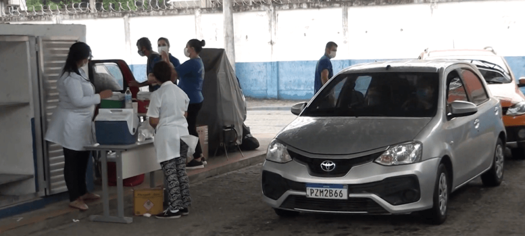 Com drive-thru para idosos, prefeitura anuncia aplicação da segunda dose da vacina contra Covid-19