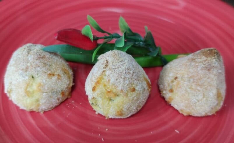 Coxinha de frango sem massa