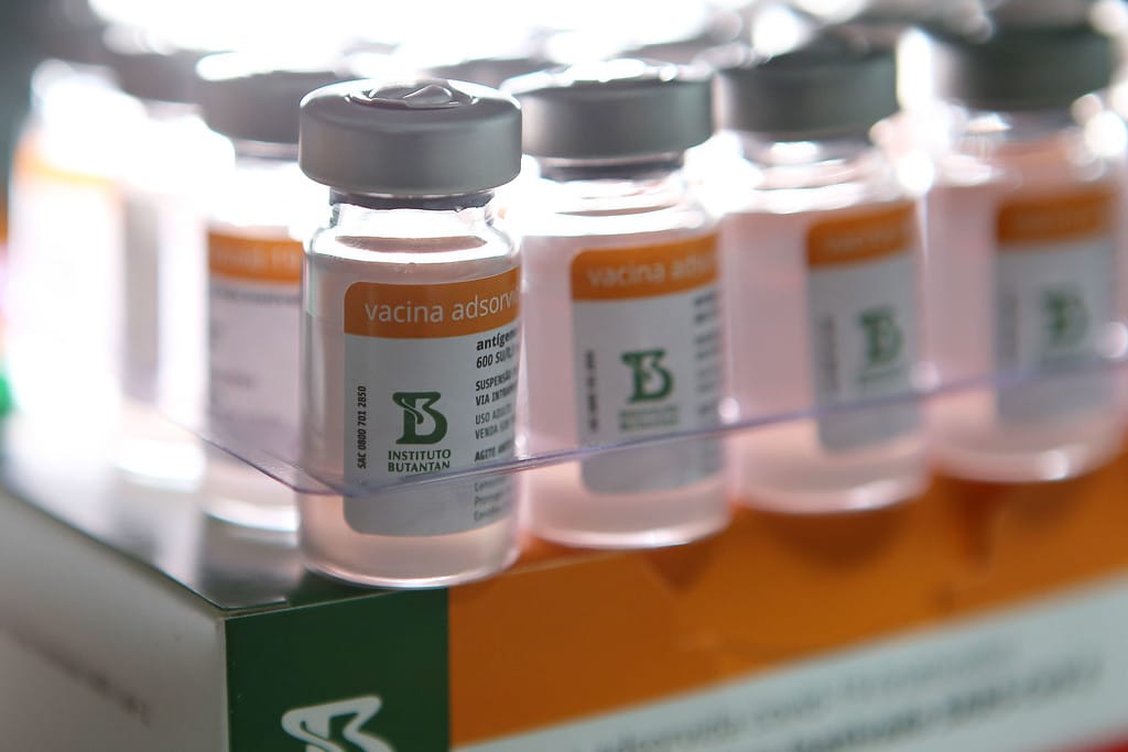 Covid-19: devido à falta de doses, Nova Friburgo interrompe vacinação de públicos específicos