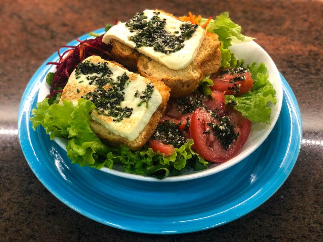 Receita de Salada de Queijo de Cabra com Mel e Nozes