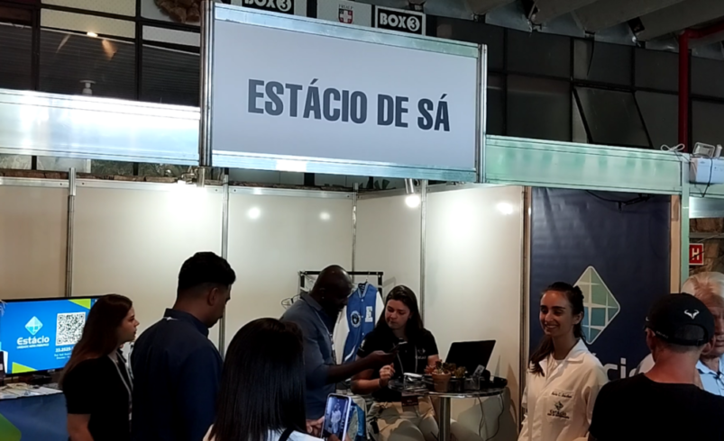 Stand da Estácio Friburgo na Fepro 2023 oferece atividades gratuitas para a população
