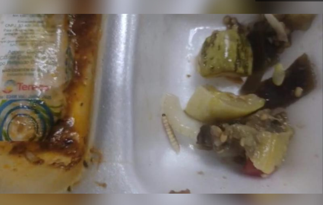 Falta de higiene: larva é encontrada em comida oferecida no Hospital Municipal Raul Sertã
