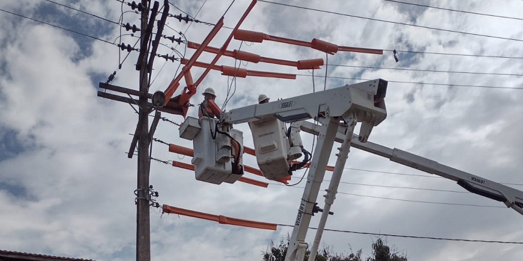 Semana com chuvas, ventos e raios: Energisa orienta população para o período