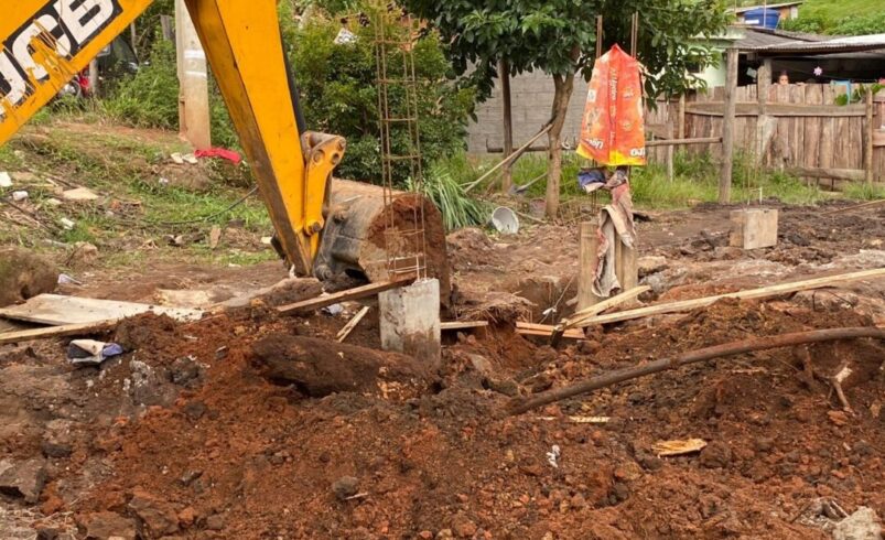 Construção irregular em área de preservação é desmobilizada pela prefeitura