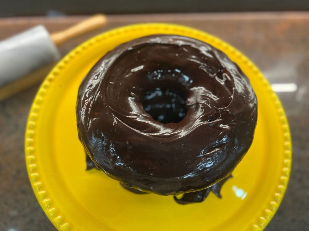 Receita do dia: Bolo de maracujá com ganache