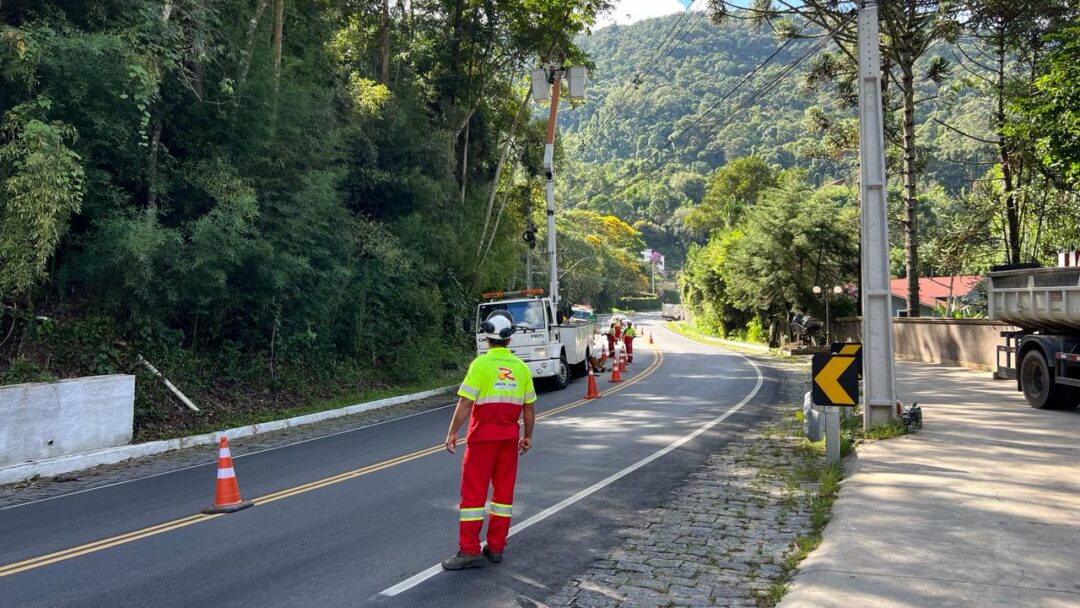 Atenção motistas: trecho da RJ 116 em Mury-Nova Friburgo- funciona em meia pista durante toda essa segunda, 26
