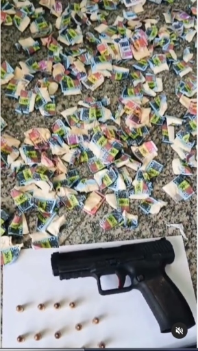 Polícia Militar apreende drogas, arma e munições em Nova Friburgo