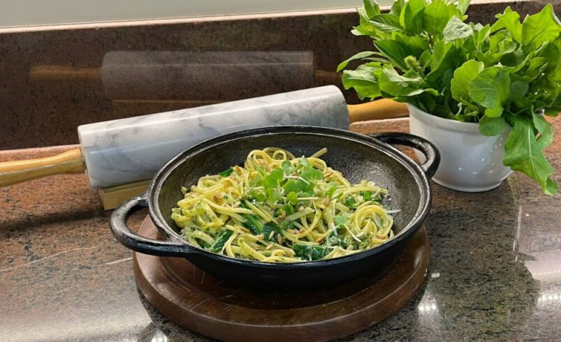 Receita do dia: Linguini com Molho Pesto de Rúcula