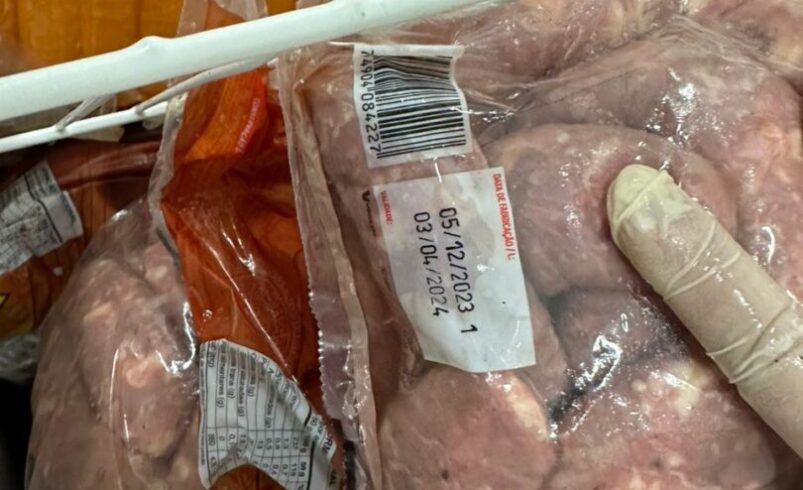 Vereadores de Nova Friburgo encontram mais de 100 kg de carne vencida na cozinha da Maternidade