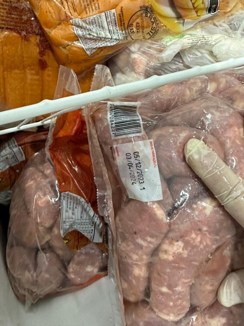 Vereadores de Nova Friburgo encontram mais de 100 kg de carne vencida na cozinha da Maternidade