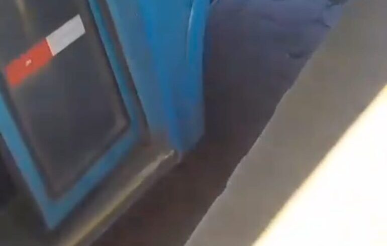 Ônibus da Faol que faz a linha Solares, em Nova Friburgo, tem problema na suspensão e roda sai do lugar