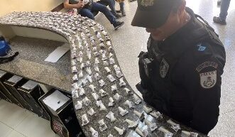 Operação da Polícia Militar descobre esconderijo de drogas em Nova Friburgo