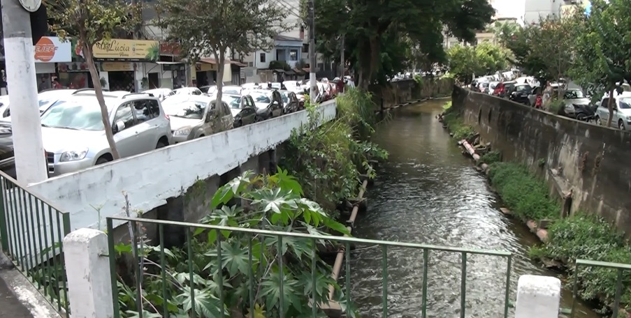 Após homem cair em rio e morrer, prefeitura de Nova Friburgo não tem previsão para instalar guarda-corpos