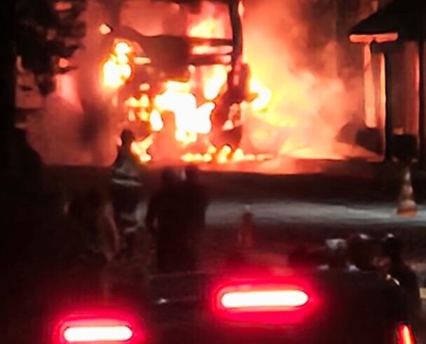 Mais um ônibus pega fogo em Nova Friburgo