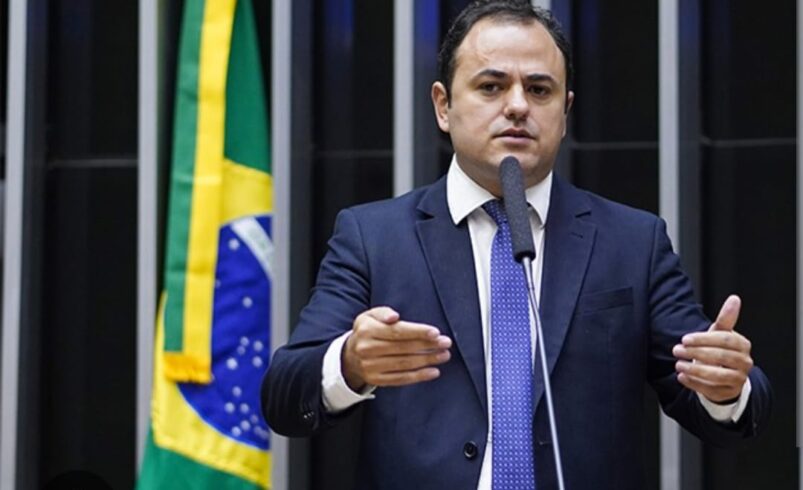 Deputado federal Glauber Braga é absolvido em processo de cassação