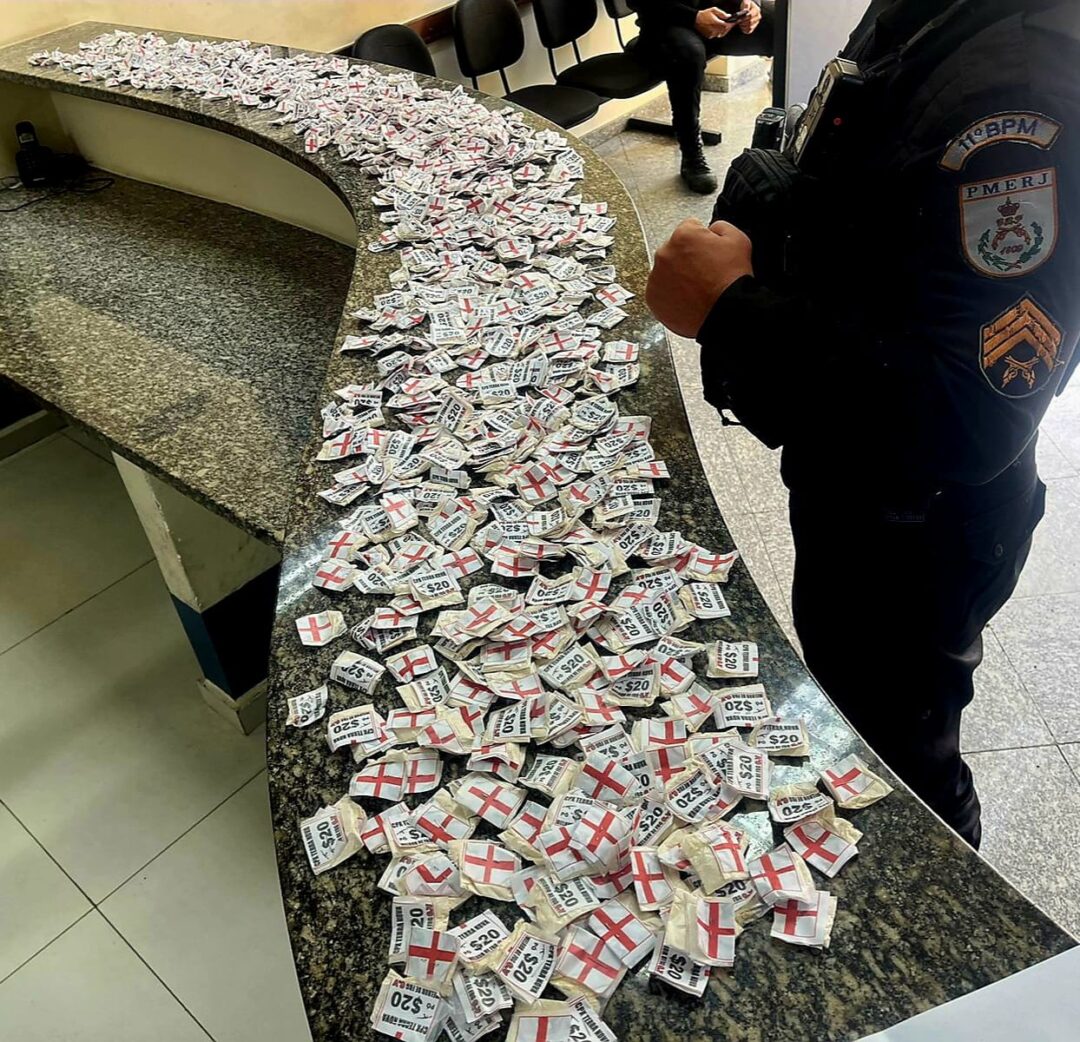 Polícia Militar de Nova Friburgo apreende mais de R$ 19 mil em drogas