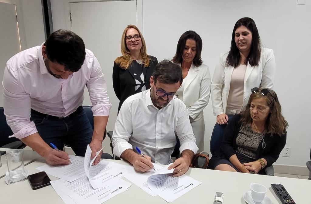 MPRJ assina Termo de Compromisso com INEA para adquirir radares meteorológicos para monitorar a Região Serrana