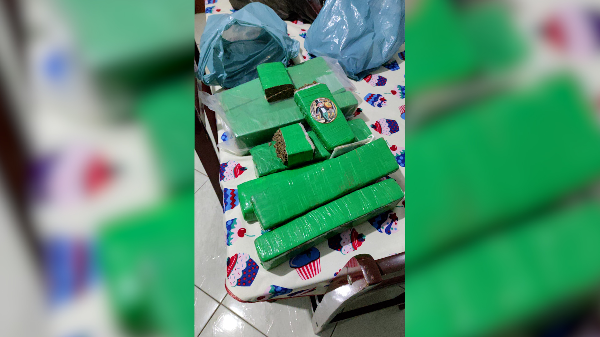Flagrante por tráfico e associação resulta em grande apreensão de maconha em Friburgo