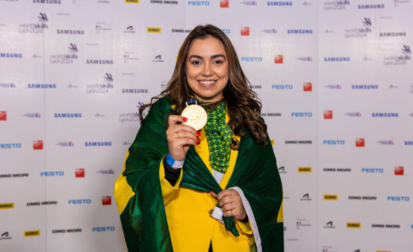 De Friburgo para o mundo: estudante conquista medalha de ouro em competição histórica