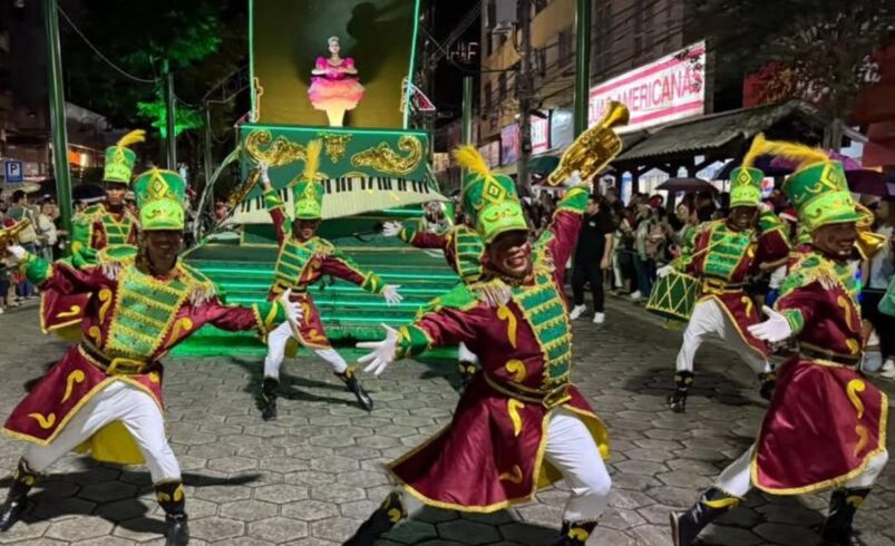 Último desfile de Natal emociona e encanta Nova Friburgo