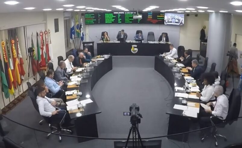 Câmara de Nova Friburgo aprova, em sessão única, reajuste de professores e gera polêmica