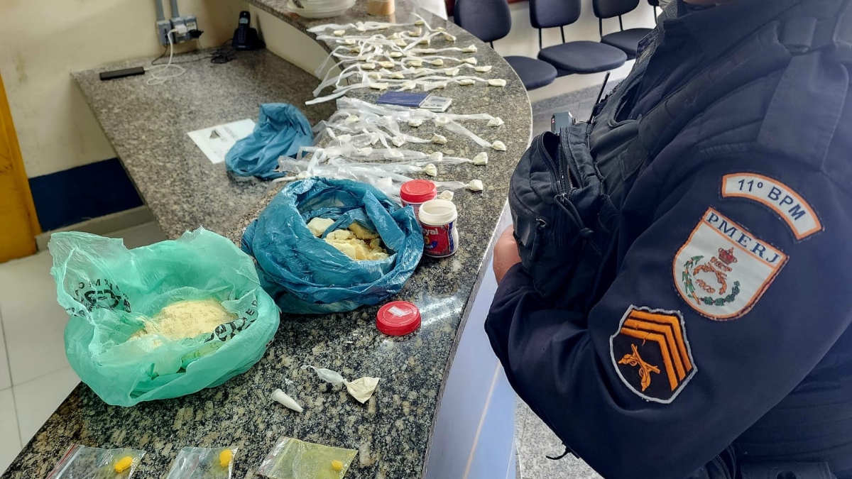 PM apreende drogas e causa prejuízo ao tráfico de R$ 30 mil