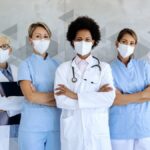 Médicos e enfermeiros