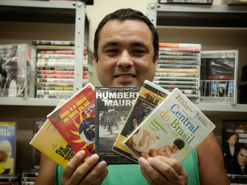 Cavi no seu acervo de mais de 20 mil filmes.