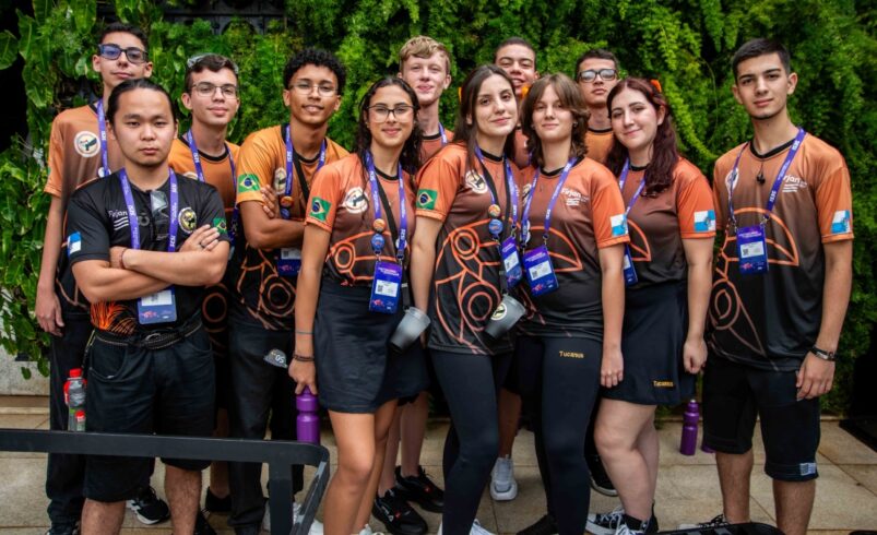 Alunos da Firjan Friburgo brilham no torneio de Robótica em Brasília