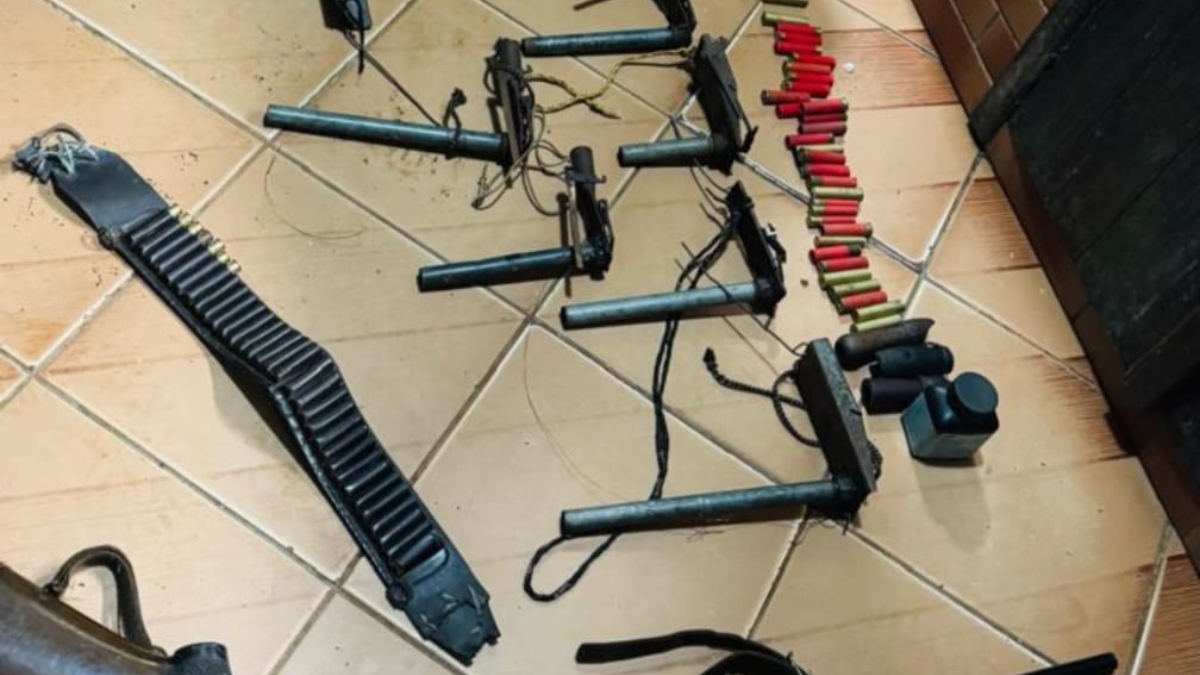 Polícia Ambiental apreende armas e pássaro silvestre em Friburgo
